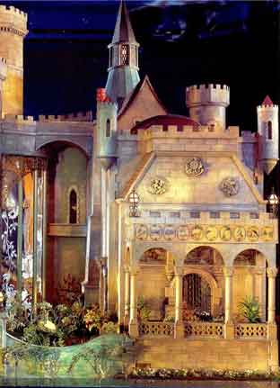 Кукольный дворец Titanias Palace. Фасад и парадное крыльцо
