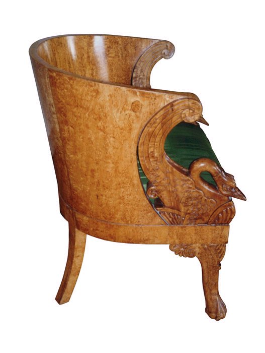 Кресло-корыто из карельской березы с прекрасной тонко проработанной резьбой
