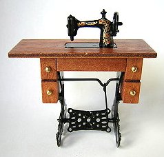 C-04. Швейная машина с ножным приводом