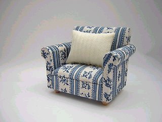 V1-026. Кресло с подушкой. Вариант обивки. BxSxH(см)=8,0х6,0х6,5